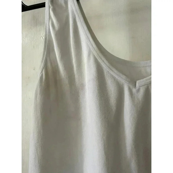 (3) Women’s size Medium Tanktops - Picture 4 of 8